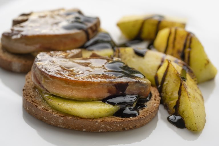 Foie-gras d´ànec amb poma i caramel de ratafia